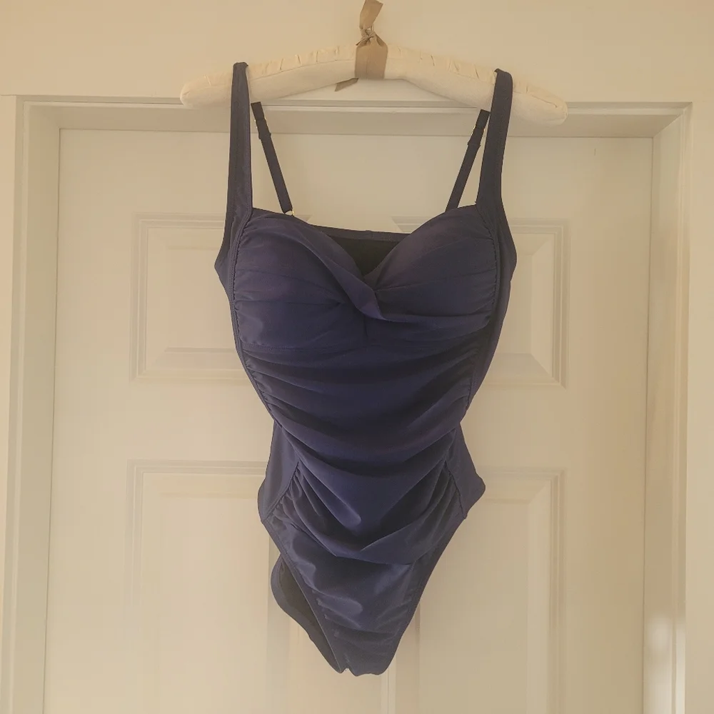 Liz Claiborne One Piece Navy Tummy Flattering Swimsuit. Size 10